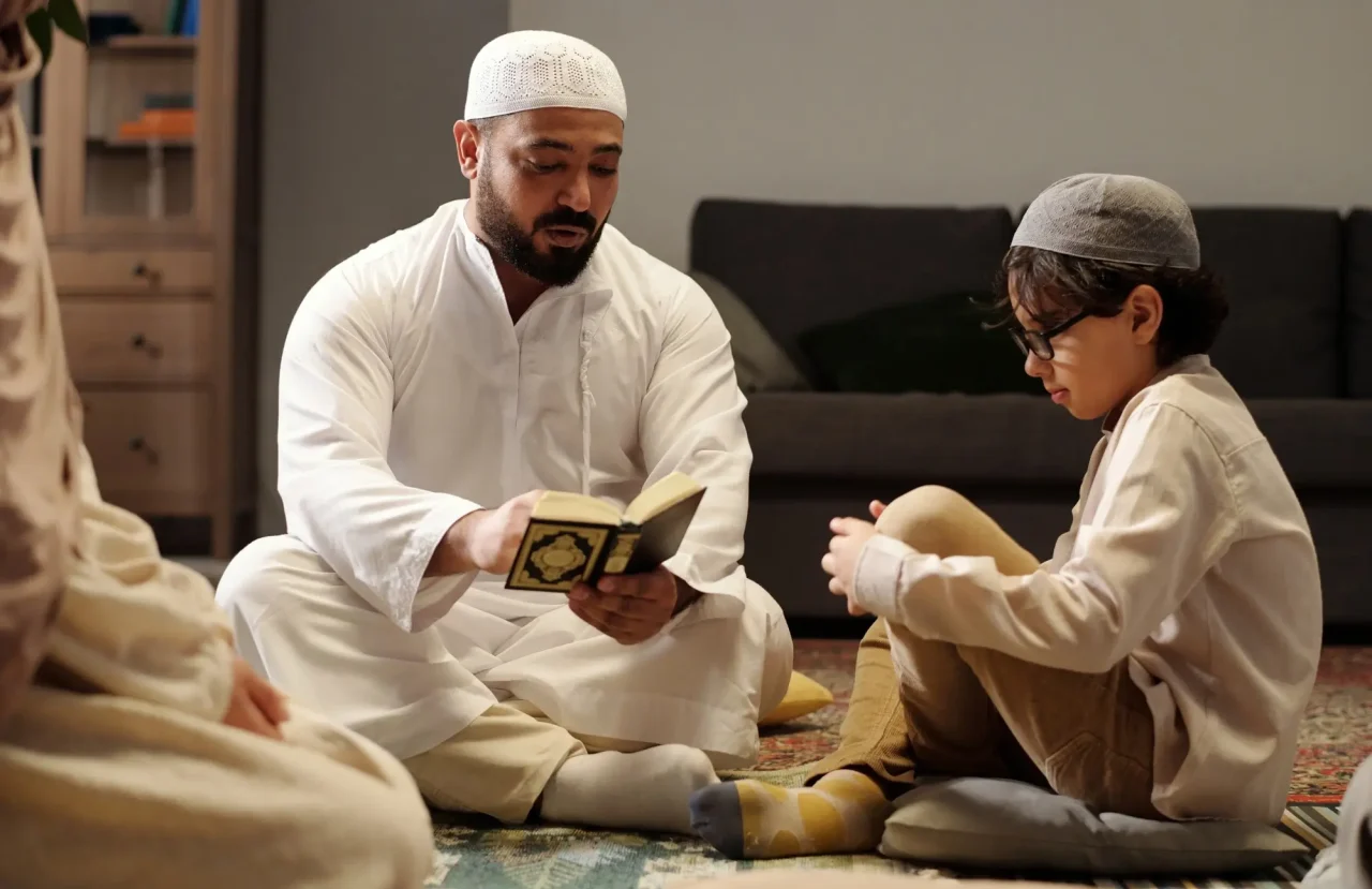 man-explaining-quran-surah-at-family-gathering