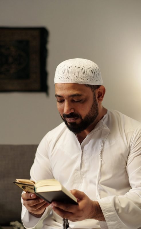 modern-muslim-man-reading-quran