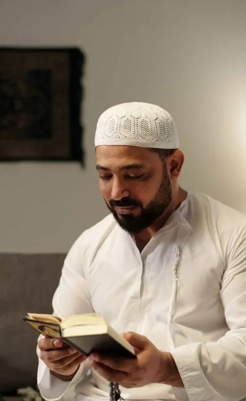 modern-muslim-man-reading-quran